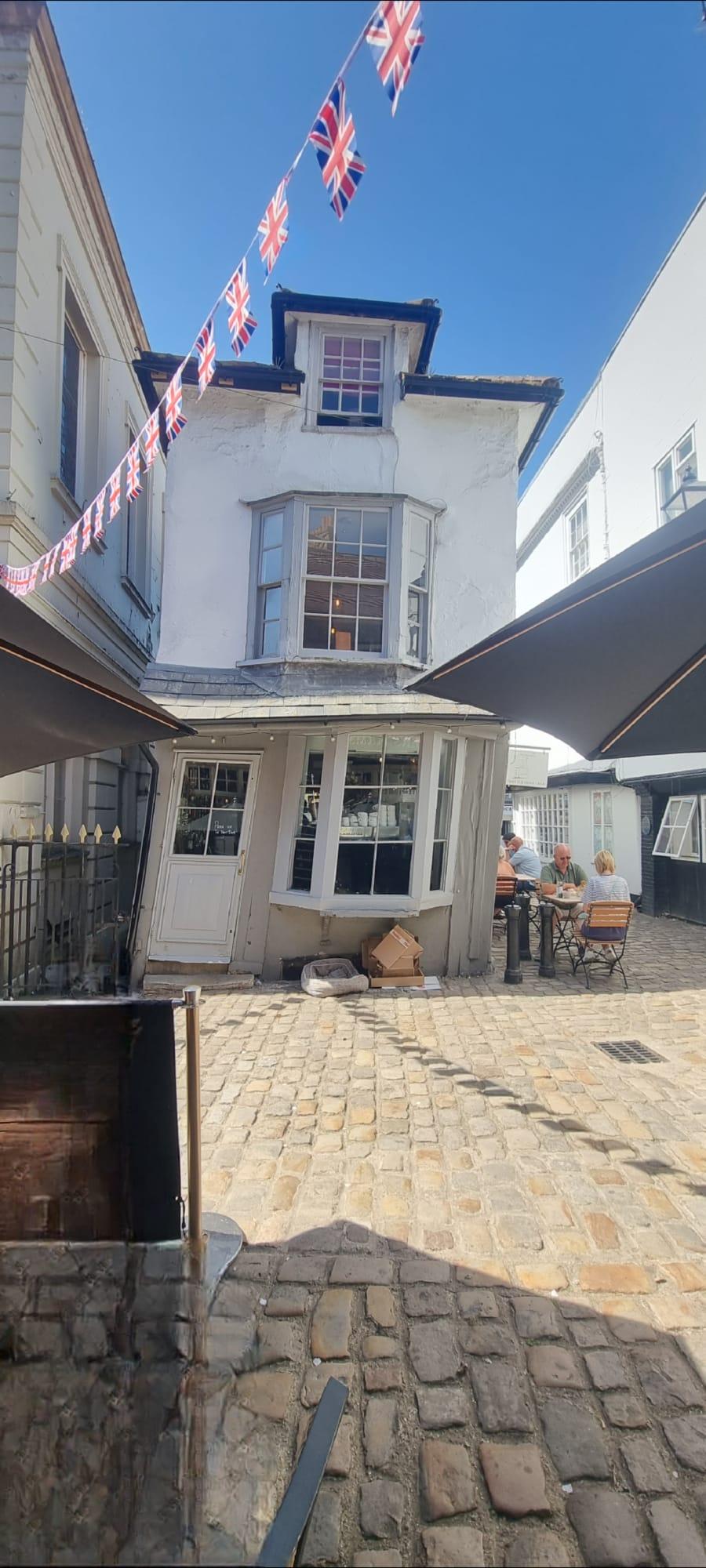 The tipsy house!
