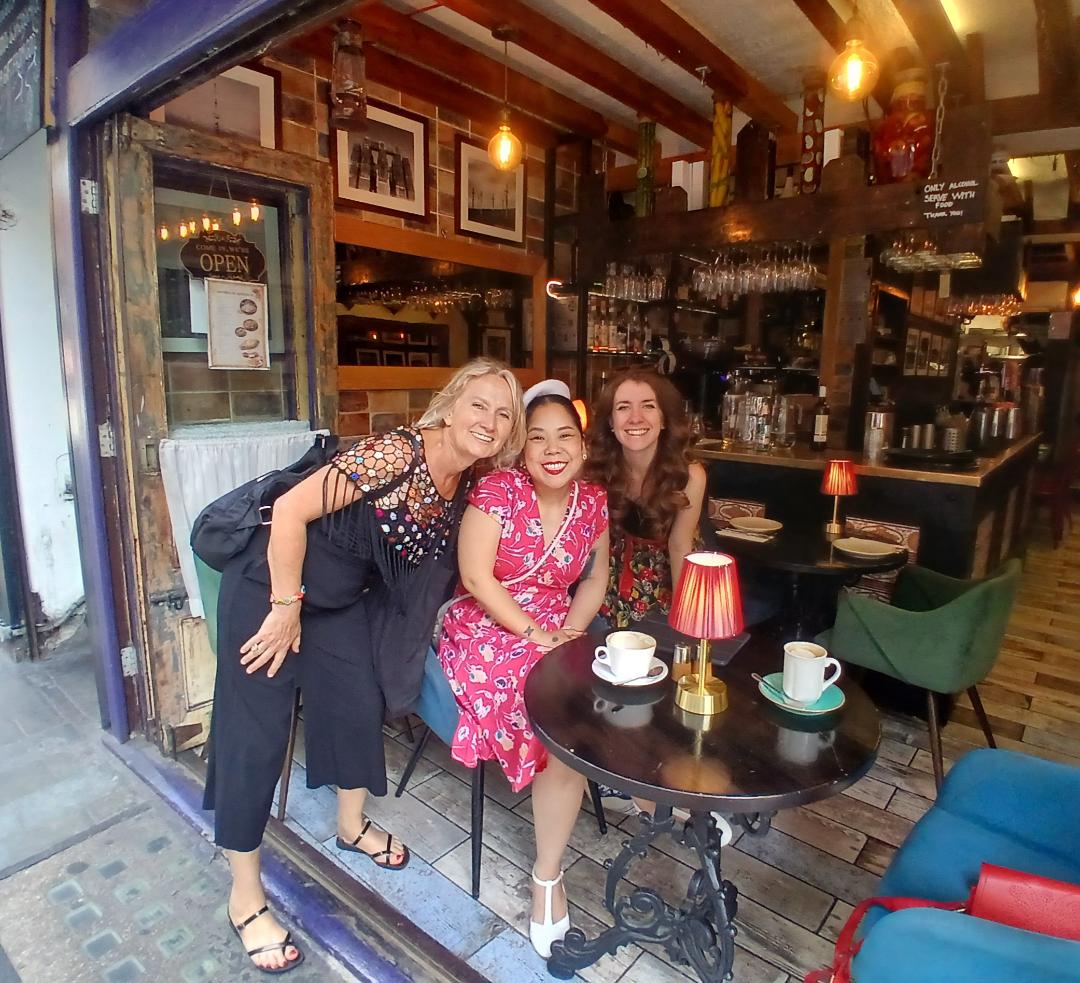 Artists and bohemians abound!